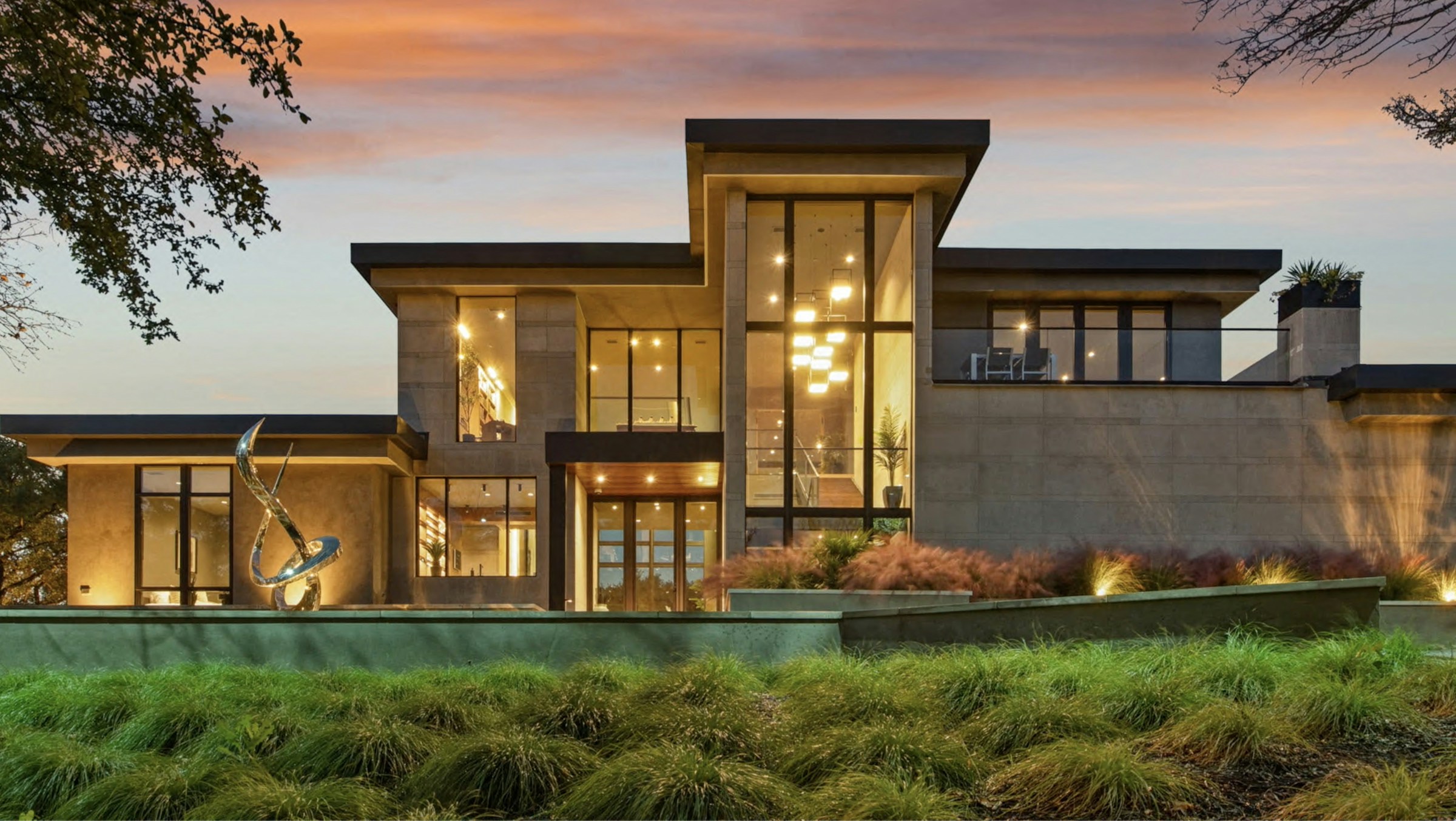 Sculptural modern residence with expansive glass and warm natural materials
